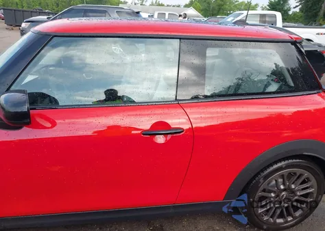 2025 Mini Hardtop Cooper z USA, uszkodzony, nr VIN WMW13GD09S2W96926